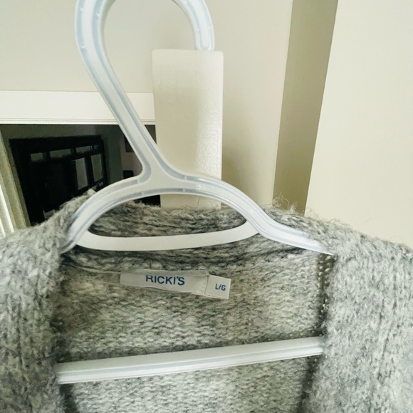 Ricki’s cardigan - Picture 2 of 3